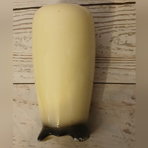 Royal Copley Vintage Footed Cream Vase with Green Ivy Design - Picture 2 of 8